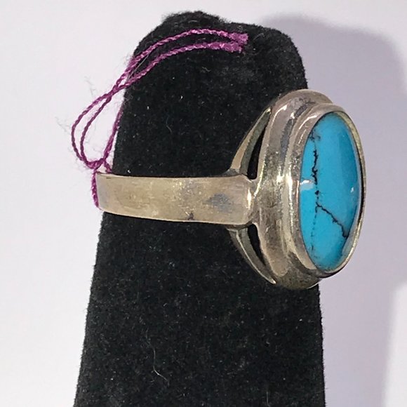 Oval Turquoise and Silver Ring, Size 7 - Picture 2 of 6